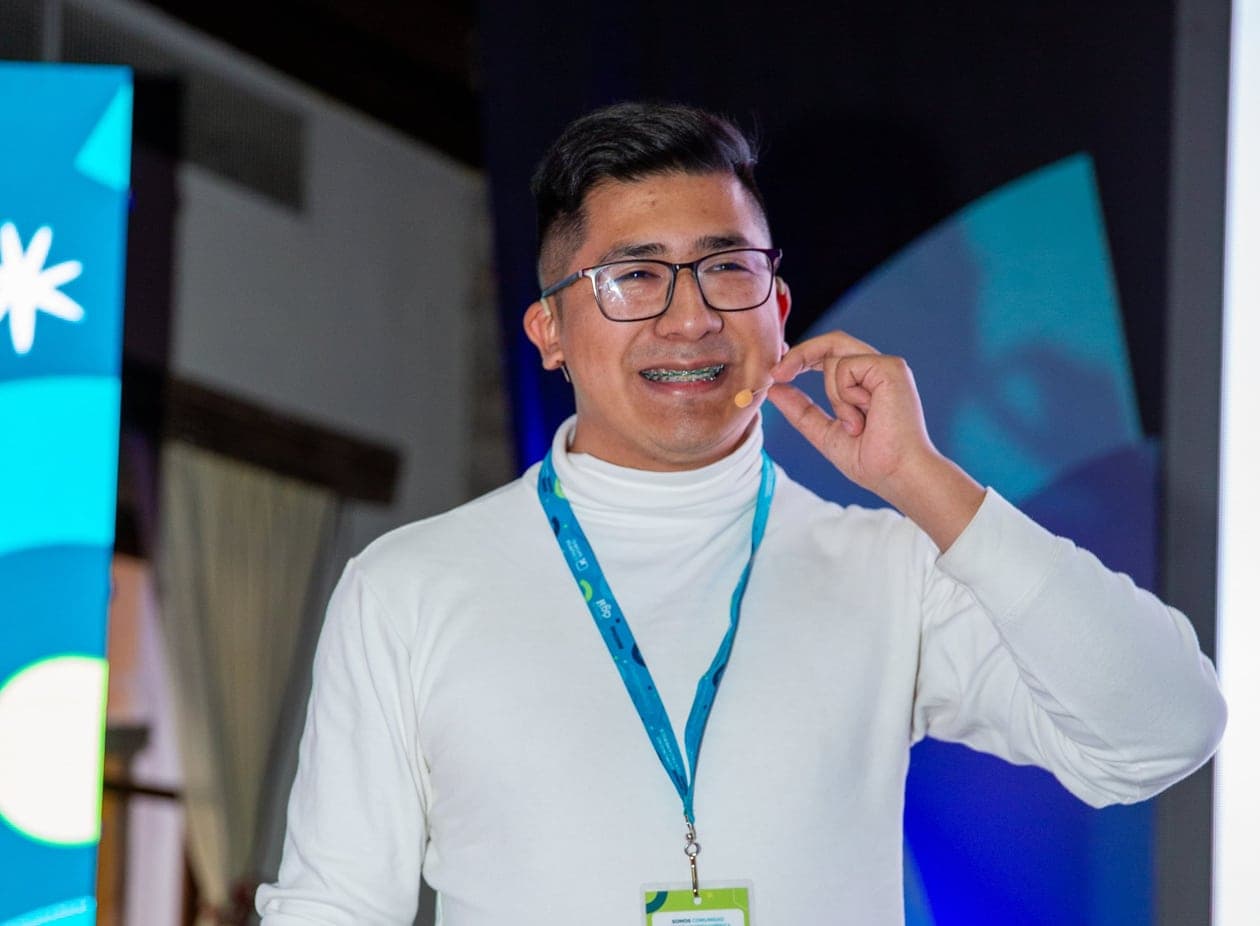 Speaker en el escenario del Gathering